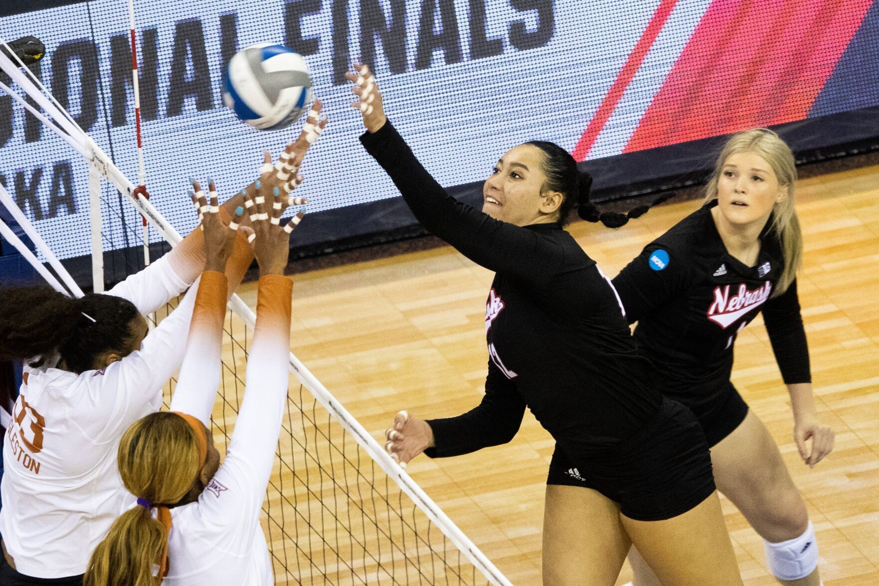 042021-owh-spo-nuvolley-ar30